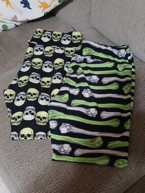 LuLaRoe Black, Lime & White Skull & Bone Leggings Set